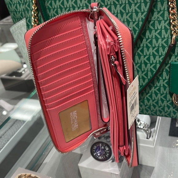 MICHAEL KORS LARGE TRAVEL CONTINENTAL WRISTLET WALLET PHONEHOLDER Tea Rose Multi - Picture 14 of 16